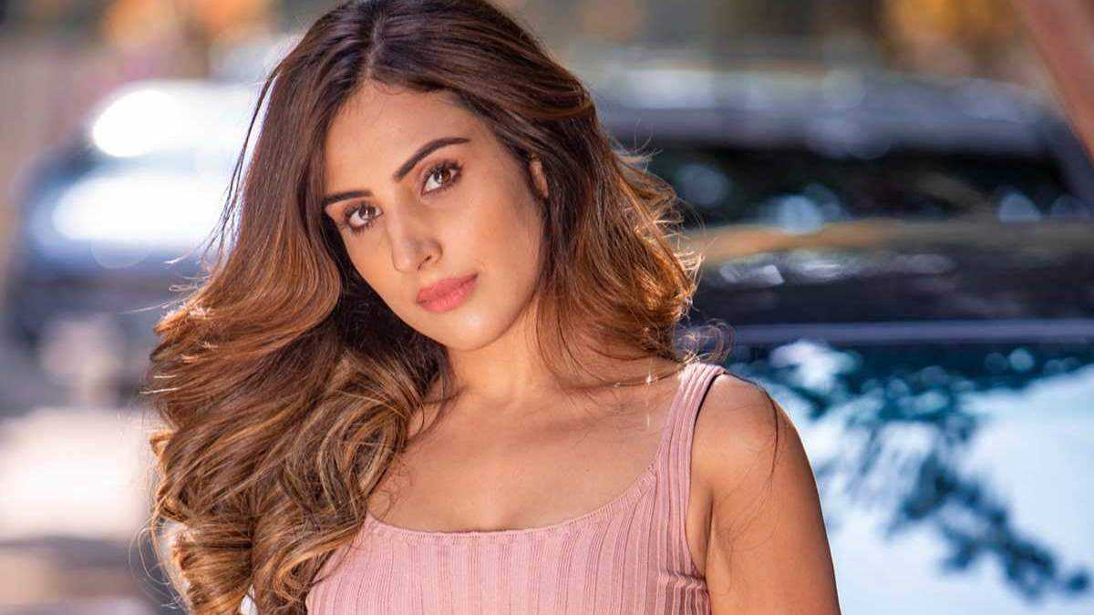 सिमरन कौर का करंट मारे परफेक्ट पार्टी गाना है